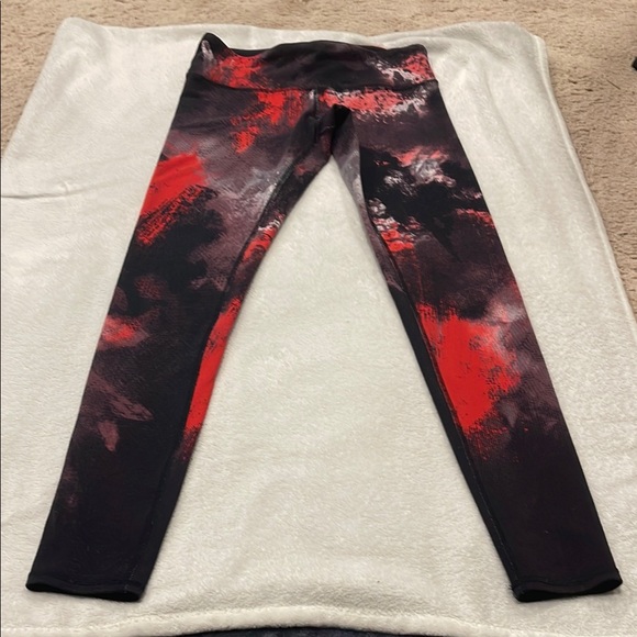 ALO Yoga Pants - Alo Stylish Red and Black Abstract Leggings